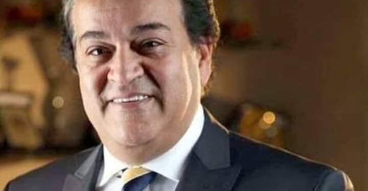 وزير التعليم العالي والبحث العلمي يتلقى تقريرا حول أنشطة معهد البترول المصري