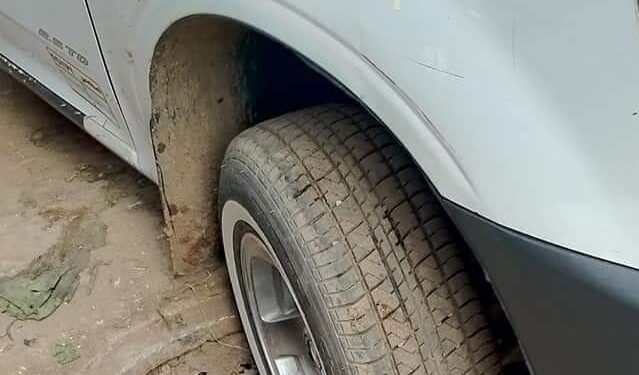 بالصور : سقوط سيارة في بالوعة صرف صحي بالمنوفية