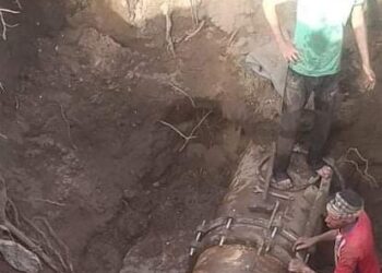 إصلاح الخط الناقل من محطة مياه بخانس إلي فرشوط عن طريق الشركة المنفذة