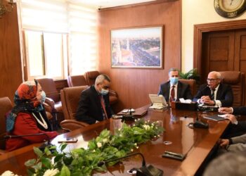 محافظ بورسعيد : إقامة مدرسة تكنولوجية فنية متقدمة وتطوير ٣ أقسام بمدرسة أحمد شوقى