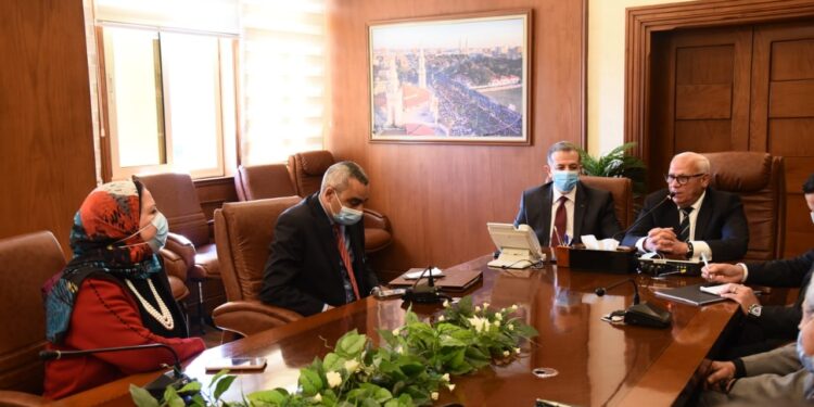 محافظ بورسعيد : إقامة مدرسة تكنولوجية فنية متقدمة وتطوير ٣ أقسام بمدرسة أحمد شوقى