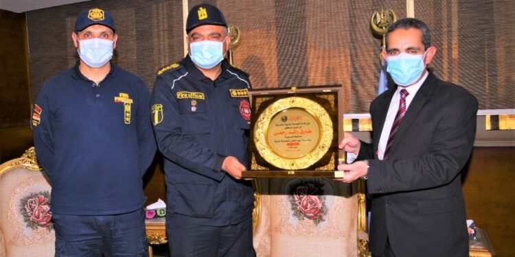 الحماية المدنية تكرم محافظ الغربية في اليوم العالمي للدفاع المدني