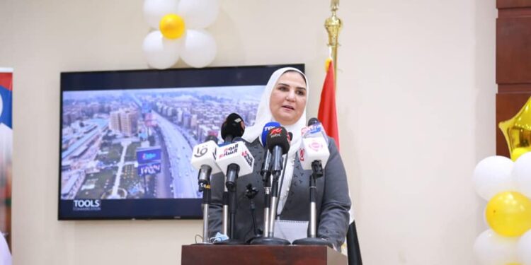 “القباج ” تسلم جهاز العرائس لتسع يتيمات من دار أحباب الله