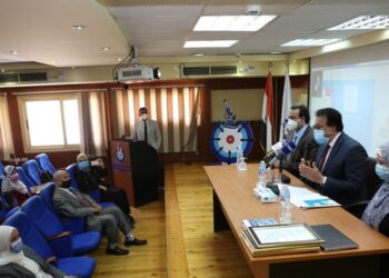 تكريم الأطباء والعاملين بالمعمل المرجعي للمستشفيات الجامعية