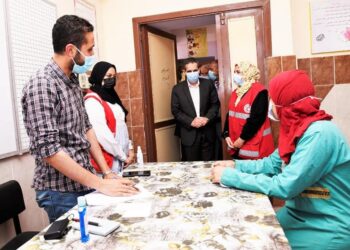 محافظ الغربية الكشف على ٢٠٦ حالة بقرية السملاوية ضمن "حياة كريمة"