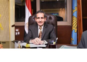 محافظ الغربية يلتقي