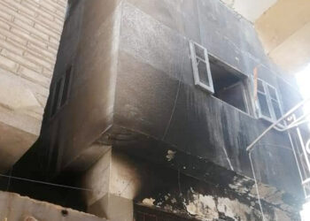 بسبب تجمعات القمامة ينشب حريق في عقار بشرق الإسكندرية