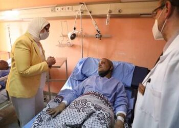 وزيرة الصحة تطمئن على الحالة الصحية لمصابي حادث طوخ بمستشفى بنها