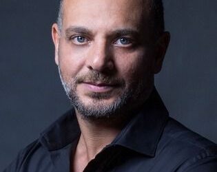 تامر محسن يطبق قوانين نيوتن ببراعة