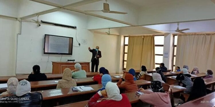 انتظام الدراسة بـ «آداب طنطا» وسط إجراءات احترازية مشددة