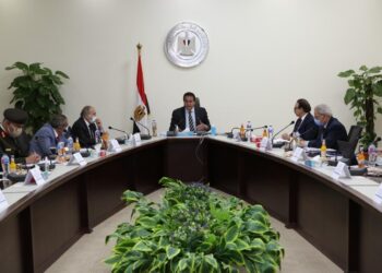 اجتماع مجلس أمناء الجامعة المصرية للتعلم الإلكترونى الأهلية برأسه وزير التعليم العالى