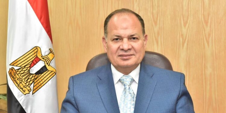 محافظ أسيوط يشكر جميع القيادات التنفيذية والامنية والشعبية وجميع المعزين فى وفاة زوجته