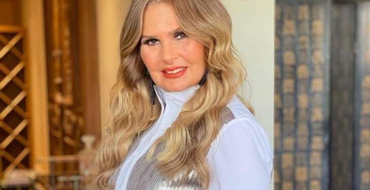 ترحيب الفنانه يسرا بكارول سماحه وماجده الرومي معلقه ربنا يجمعنا دايما علي المحبه