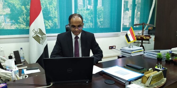نائب وزير الإسكان للبنية الأساسية يلتقى السفير البريطاني بالقاهرة