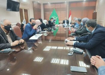 محافظ القليوبية يعقد الاجتماع الأسبوعي لمتابعة تنفيذ الخطة الاستثمارية للمحافظة.