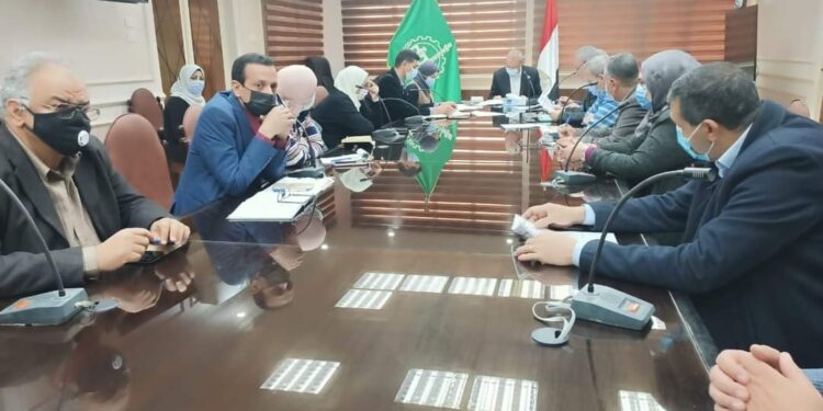 محافظ القليوبية يعقد الاجتماع الأسبوعي لمتابعة تنفيذ الخطة الاستثمارية للمحافظة.