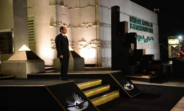 إحتفال ملكي من الأحفاد بأجدادهم.