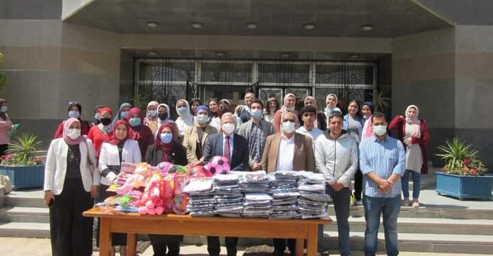 قطاع خدمة المجتمع وتنمية البيئة بجامعة حلوان يحتفل بيوم اليتيم في كفر العلو