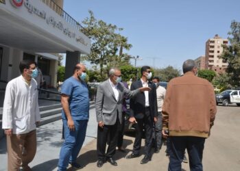 محافظ القليوبية يقوم بجولة تفقدية بعدد 6 مدن لمتابعة  أعمال النظافة والإشغالات