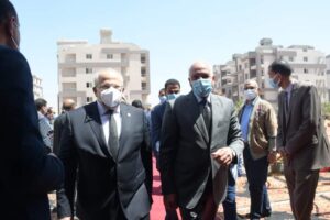 جامعة القاهرة تحتفل بتسليم عقود الواحدات السكنية
