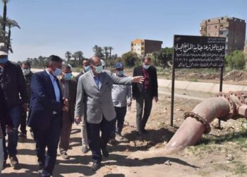 محافظ أسيوط يتفقد أعمال تبطين بعض الترع بقرية بني غالب