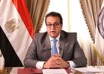 يستعرض وزير التعليم العالي تقريرًا ميدانيًا لمتابعة مشروعات جامعة المنصورة بتكلفة 837 مليون جنيه