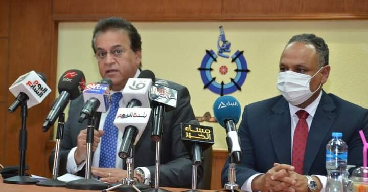 محمود صقر يمنح 76 جائزة للعلماء المصريين والأفارقة