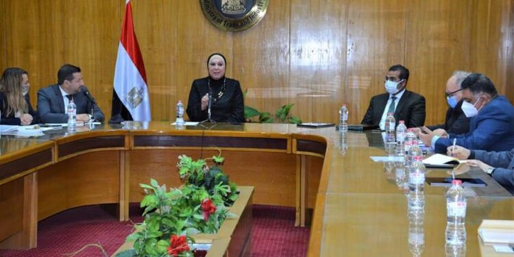 نيفين جامع” تبحث مع أعضاء المجلس التصديرى للصناعات الهندسية