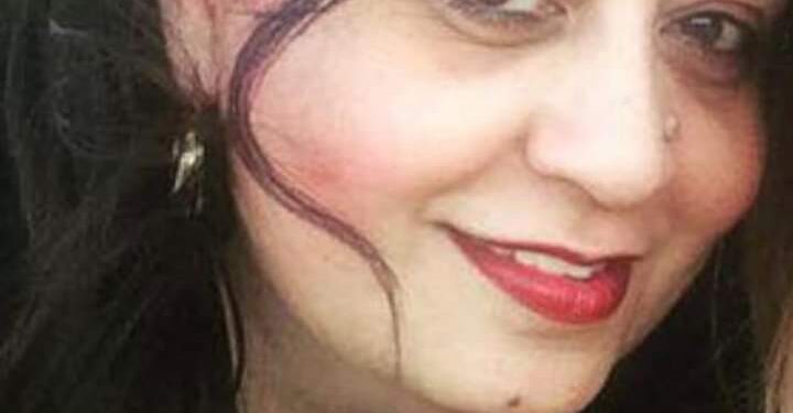 عَلى القَلْبِ أَنْ يُكْسَرَ مِراراً قَبْلَ أَنْ يُفْتَح