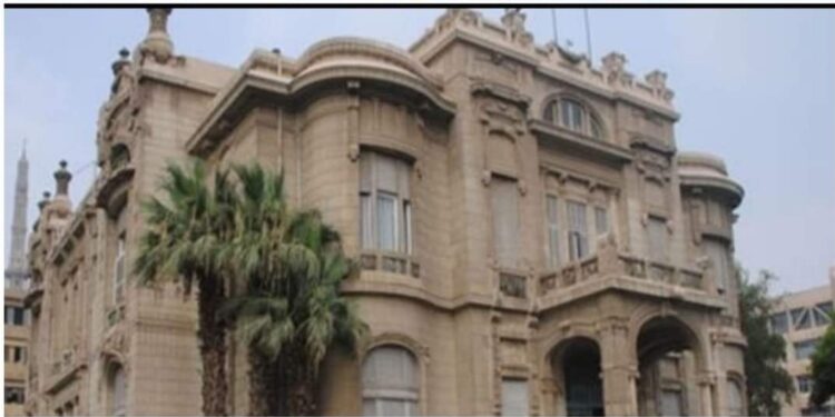 جامعة عين شمس تحفز طاقات شبابها بحثاً عن جامعات الجيل الرابع