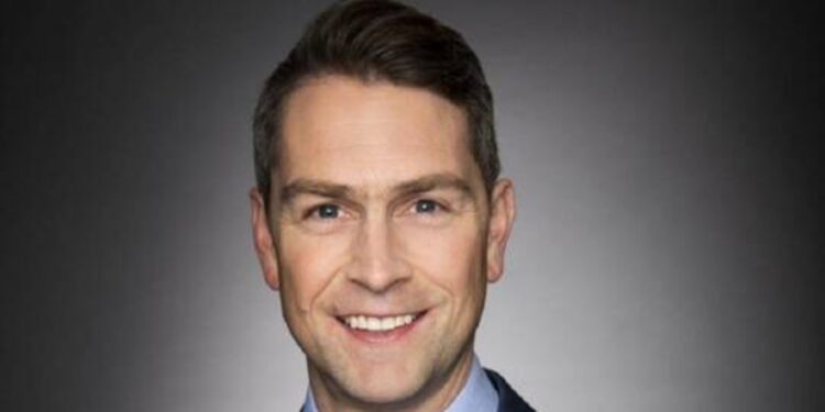 برلماني ليبرالي يظهر عاريا خلال إجتماع إفتراضي