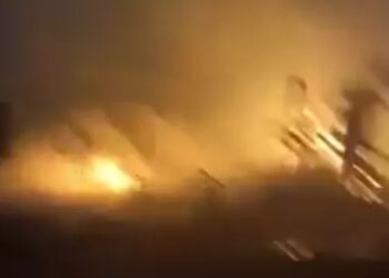 النيران تلتهم نجع الشمندي بقنا.