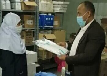 محافظ قنا يؤكد على توافر الاكسجين و  الأدوية بكميات أضافيه بمستشفيات العزل