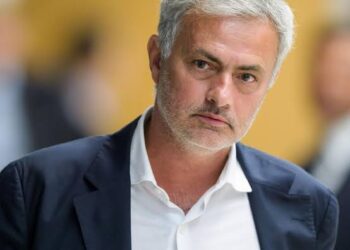 مورينيو يعلن تشكيل فريقه لمواجهة مانشستر يونايتد