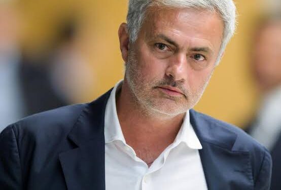 مورينيو يعلن تشكيل فريقه لمواجهة مانشستر يونايتد