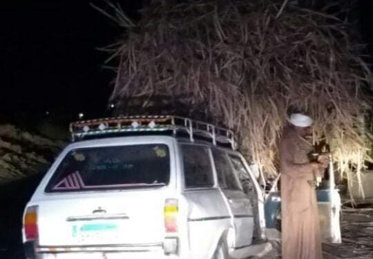 إصطدام سيارة بيجو مع مقطورة قصب وأصابة 4اشخاص بقنا.