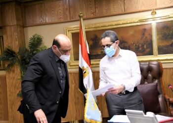 محافظ الغربية يناقش مشروع تطوير المساجد الأثرية بالمحلة الكبرى