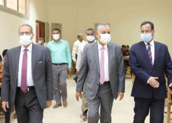  الغرباوي يواصل جولاته التفقدية بلجان امتحانات الفصل الدراسي الثاني بالجامعة بقنا