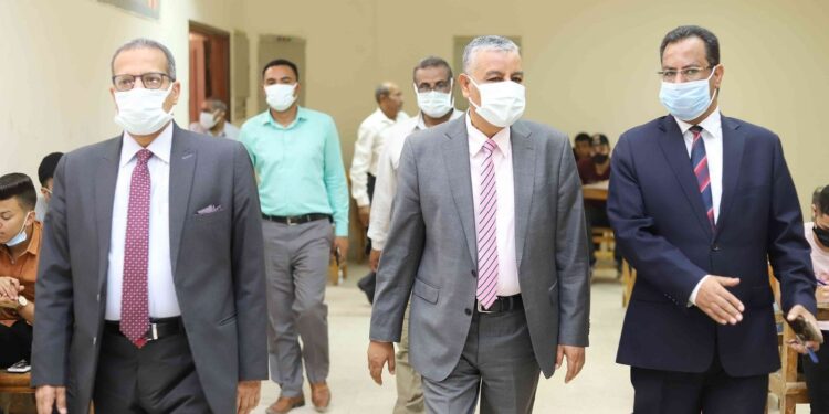  الغرباوي يواصل جولاته التفقدية بلجان امتحانات الفصل الدراسي الثاني بالجامعة بقنا