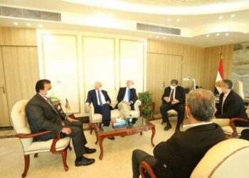 إلتقاء وزير التعليم العالي برئيس الجامعة الأمريكية بالقاهرة