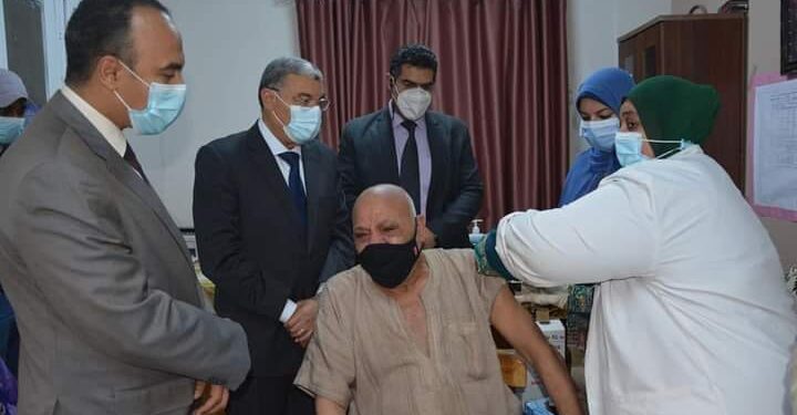 القاضى يتابع انتظام العمل في مراكز تطعيم كورونا