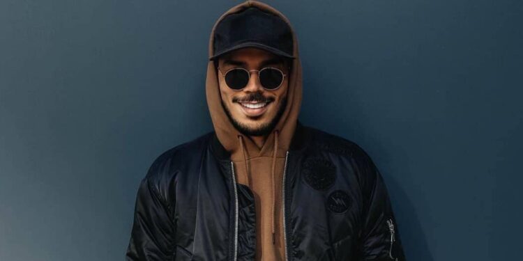 بدر الضو يطل بأزياء أنيقة