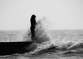 بين الحزن والفرح