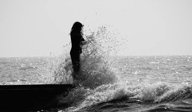 بين الحزن والفرح