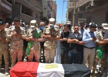 محافظ القليوبية يشارك فى تشييع جنازة