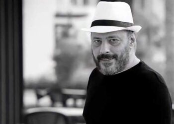 والدة الفنان