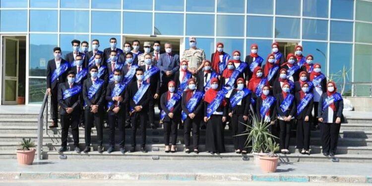 رئيس جامعة السويس يلتقي