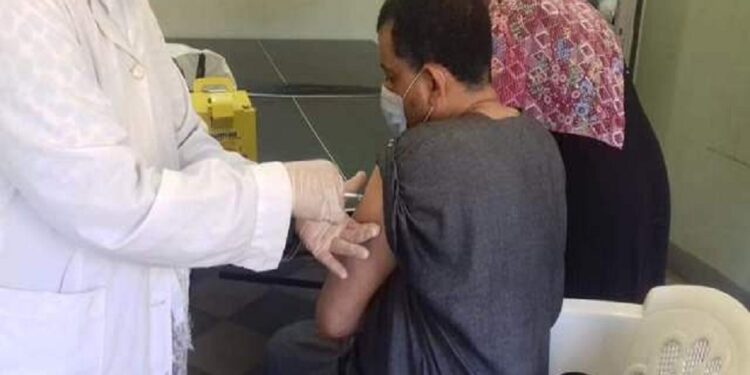 هل يستغني متلقي لقاح كورونا عن الكمامة ؟