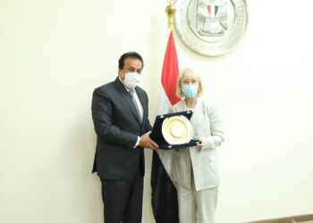 وزير التعليم العالي يعقد اجتماعًا مع وفد جامعة أريزونا الأمريكية