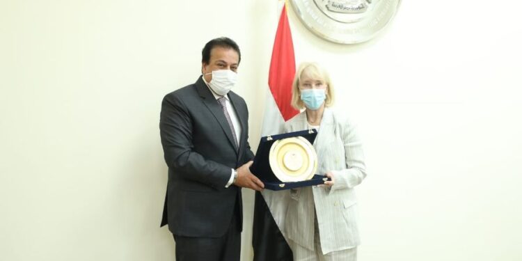 وزير التعليم العالي يعقد اجتماعًا مع وفد جامعة أريزونا الأمريكية